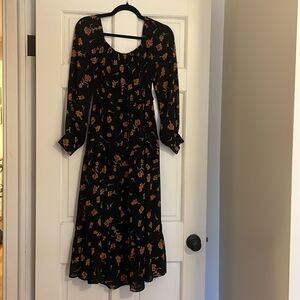 ASTR THE LABEL
Size: XS
Square neck long sleeve midi dress